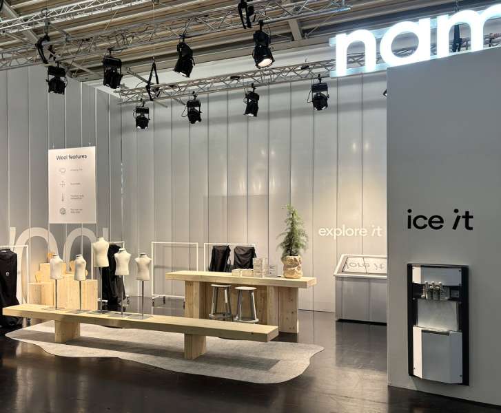 Messestand mit Stahlprofilen eingerahmt, ISPO München